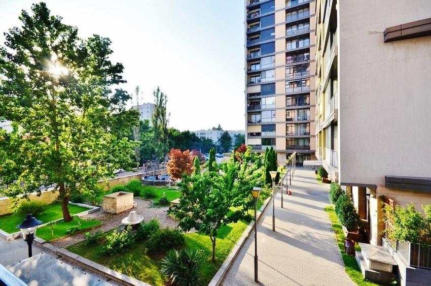 Apartament cu 2 camere semidecomandat, mobilat în Titan