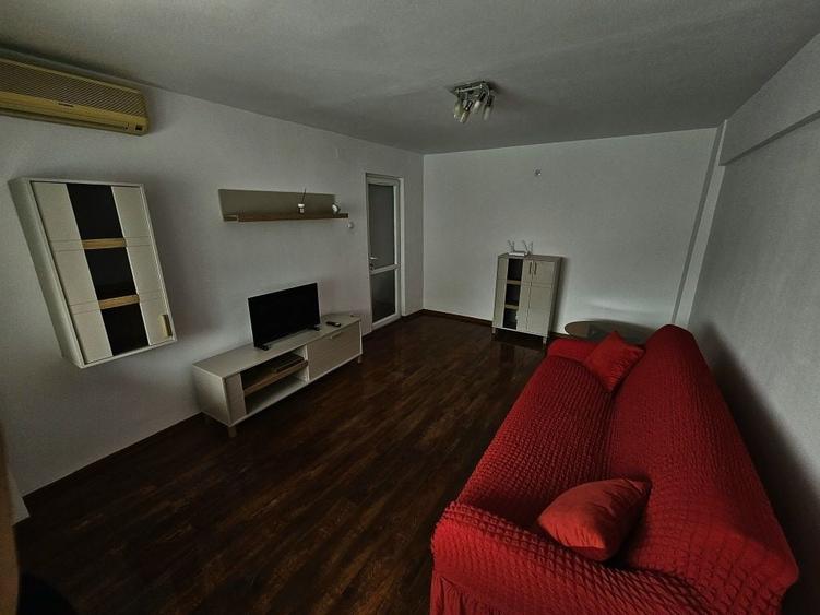 Apartament cu 3 camere decomandat în Vărsătura