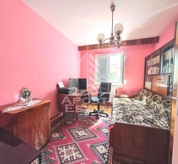 Apartament cu 3 camere semidecomandat, mobilat în Circumvalațiunii