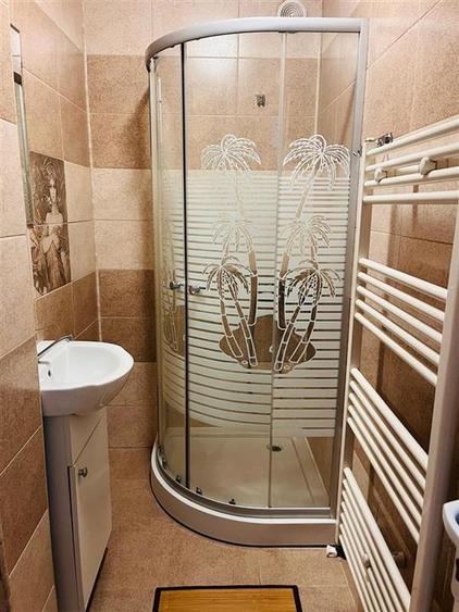 Apartament cu 3 camere decomandat, mobilat în Central
