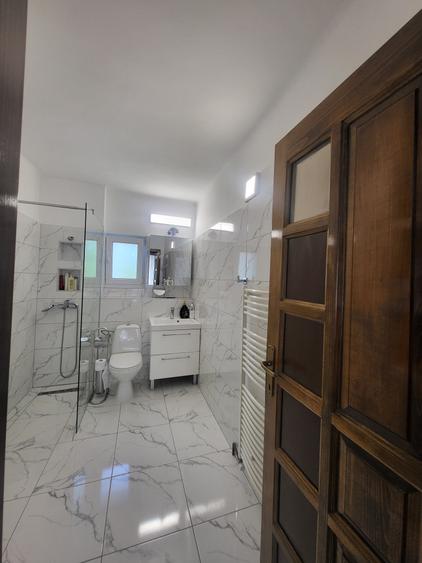 Casă individuală cu 6 camere cu Canalizare în Mociu