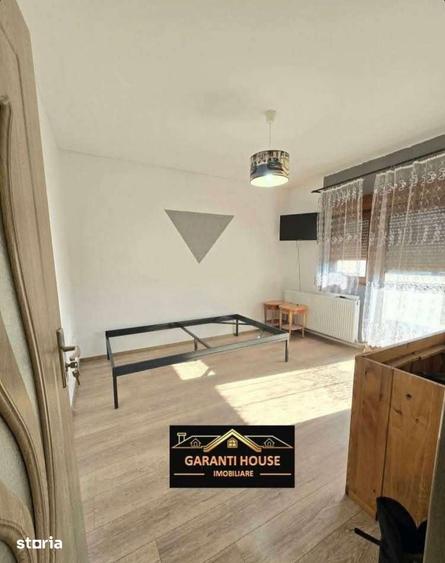 Casă cu 6 camere cu Teren 495 Mp în Recea
