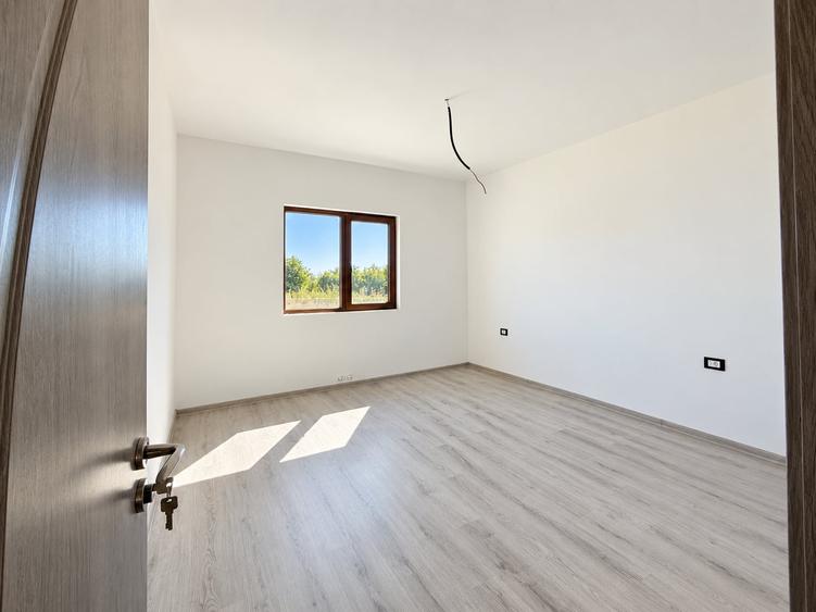 Casă individuală cu 7 camere cu Canalizare în Lumina