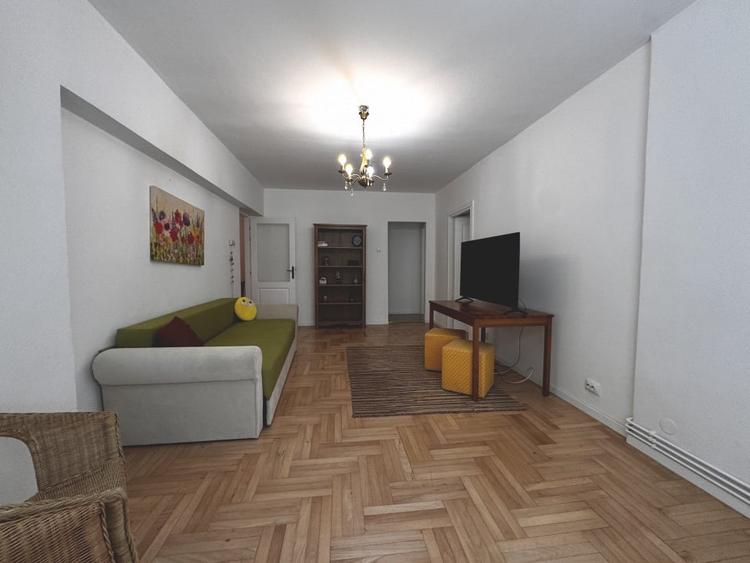 Apartament cu 2 camere semidecomandat, mobilat în Mioriței