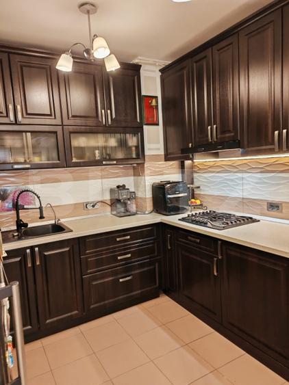 Apartament cu 3 camere decomandat, mobilat în 13 Decembrie