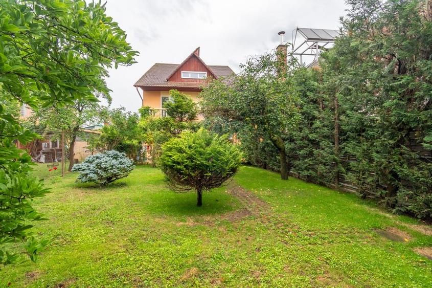 Casă individuală cu 8 camere cu Teren 450 Mp în Gruia