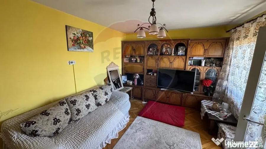 Apartament cu 3 camere decomandat în Central