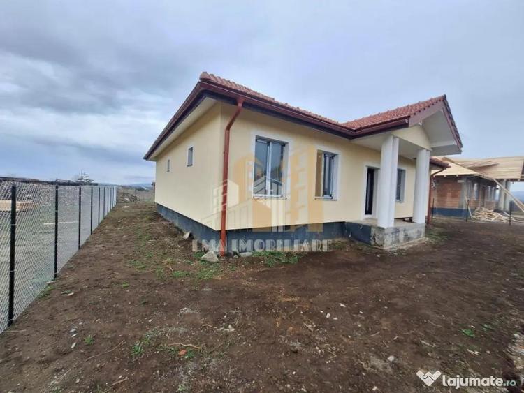 Casă cu 4 camere cu Teren 500 Mp în Sânpetru