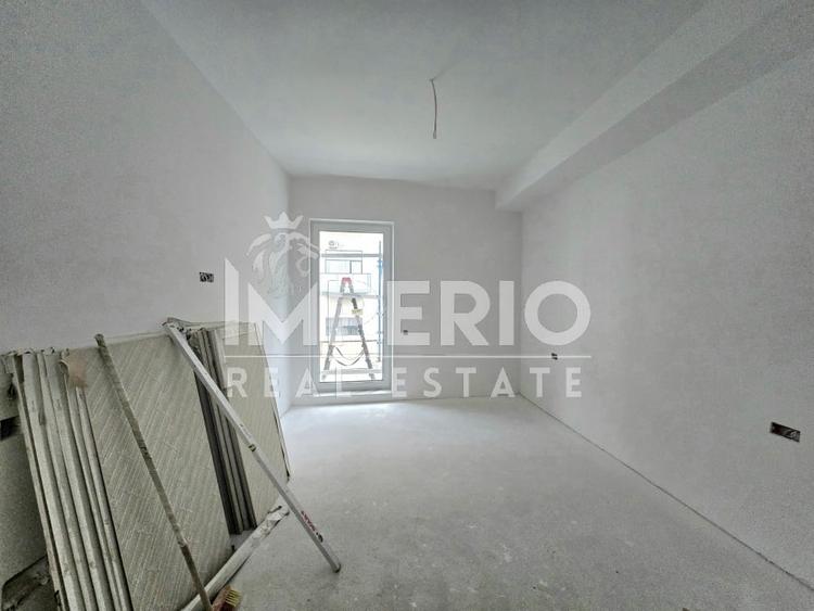 Apartament cu 4 camere semidecomandat în Central
