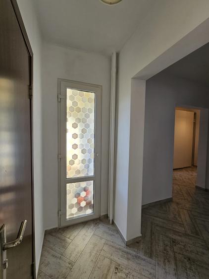 Apartament cu 3 camere decomandat în Tineretului