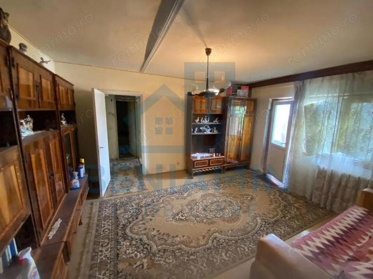 Apartament cu 2 camere semidecomandat în Rovine