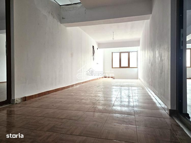 Spațiu comercial, de 380 mp, în Izvoarele