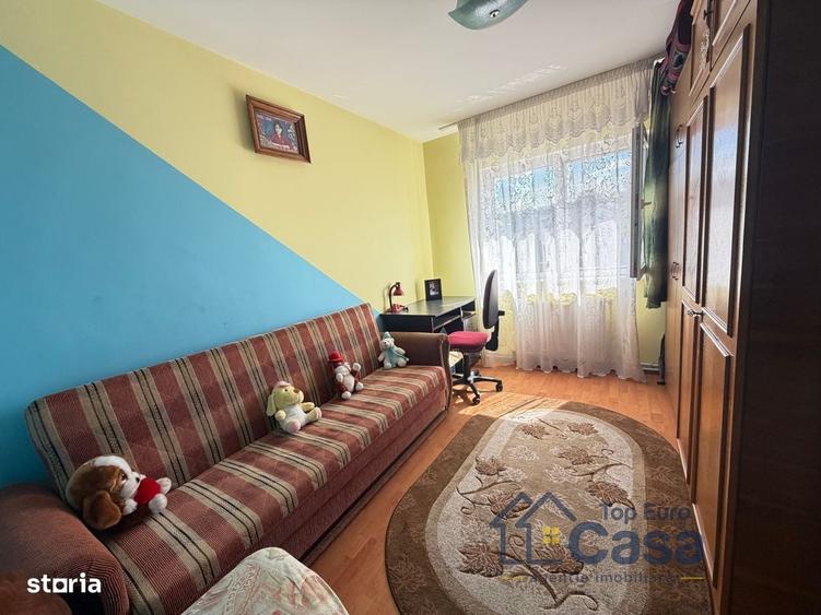Apartament cu 4 camere decomandat în Central