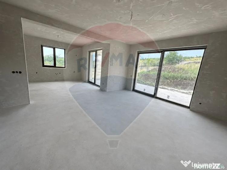 Casă cu 5 camere cu Teren 900 Mp în Sălicea