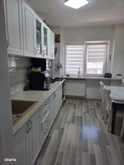 Apartament cu 3 camere decomandat în Progresul