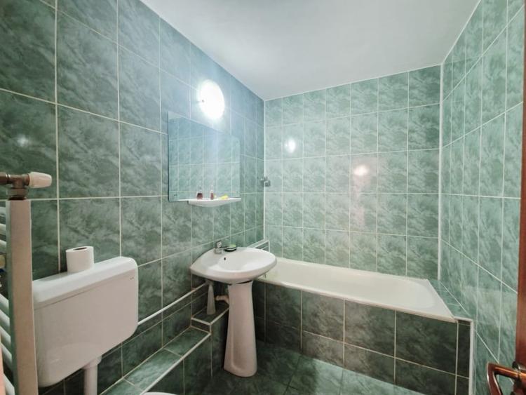 Apartament cu 2 camere decomandat în Tei