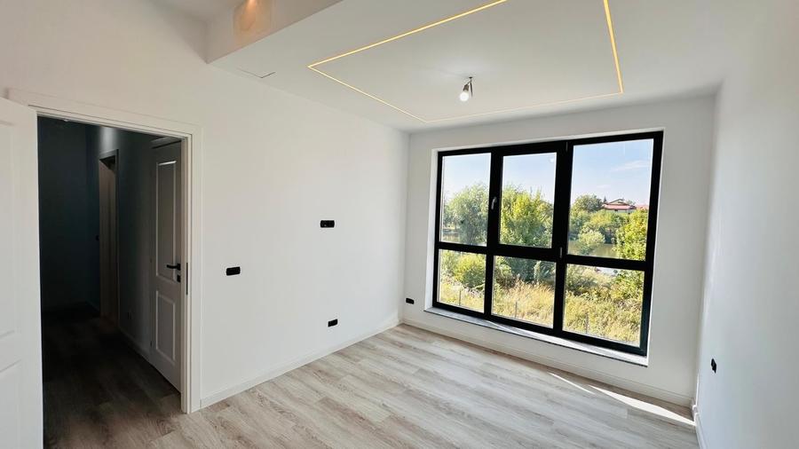 Duplex cu 4 camere cu Teren 394 Mp în Ostratu