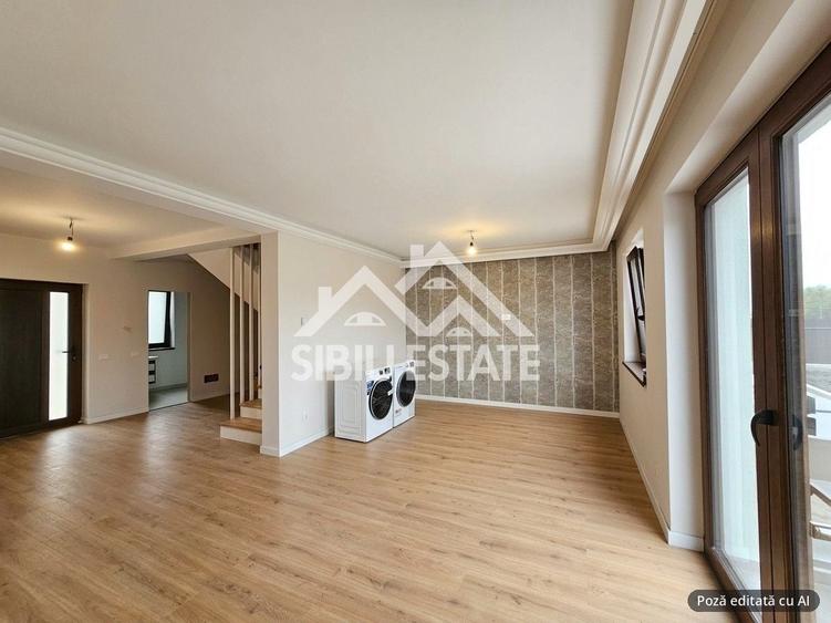 Duplex cu 4 camere cu Canalizare în Șura Mare