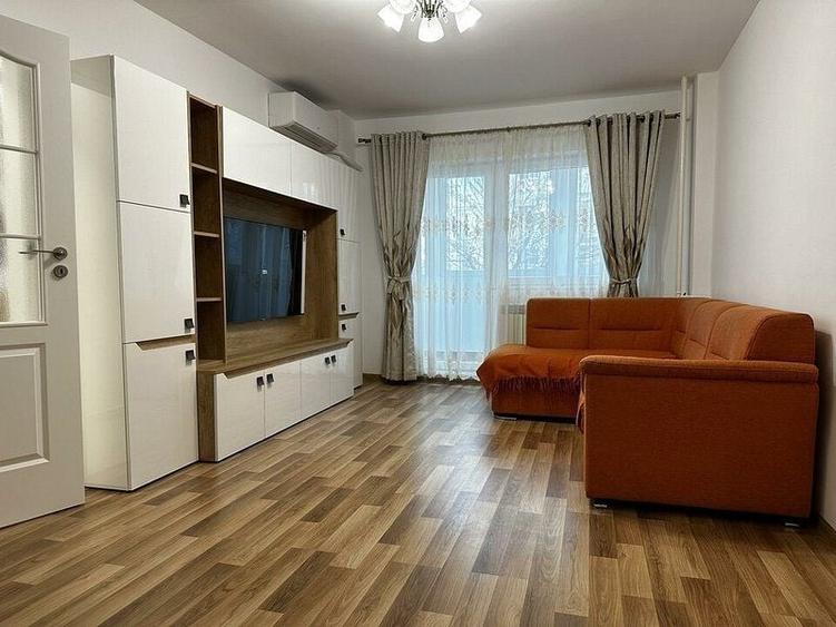 Apartament cu 2 camere semidecomandat în Banu Manta