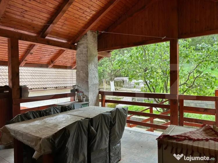 Casă cu 7 camere cu Teren 963 Mp în Purcăreni