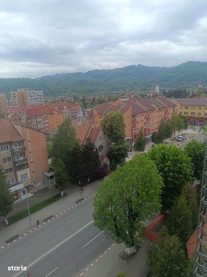 Apartament cu 3 camere decomandat în Petros