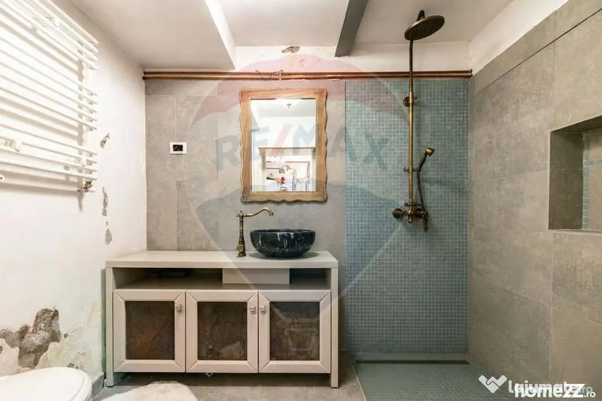 Apartament cu 4 camere semidecomandat în Turda