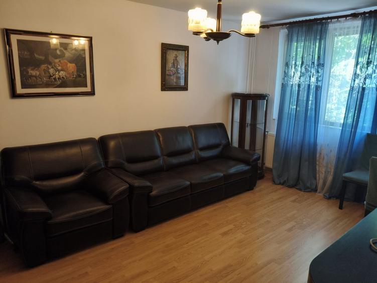 Apartament cu 4 camere decomandat, mobilat în Politehnica