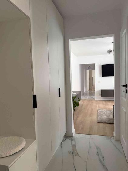 Apartament cu 3 camere semidecomandat în Titan