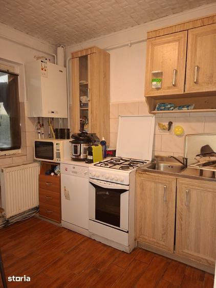 Apartament cu 3 camere decomandat în Rovine