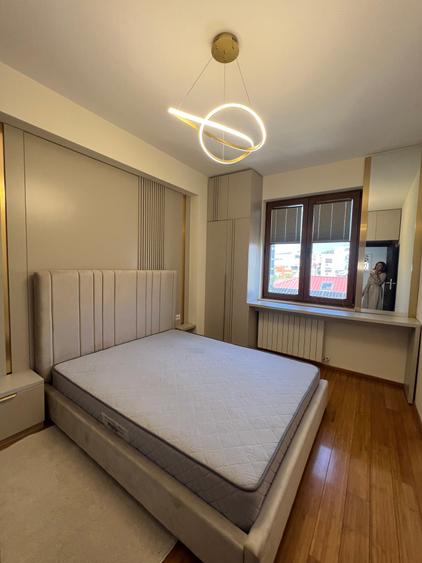 Apartament cu 3 camere semidecomandat în Herăstrău