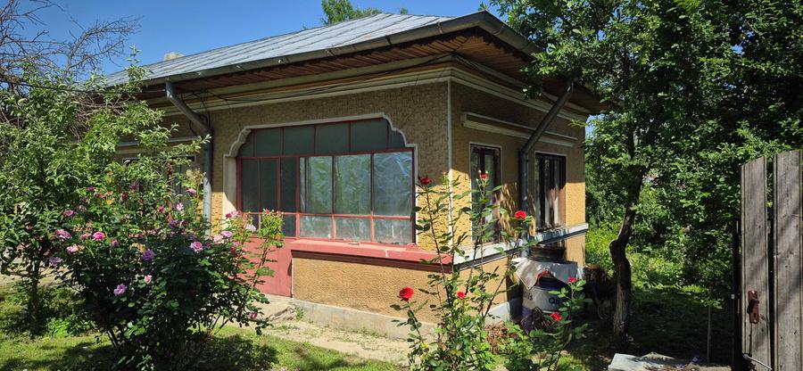 Casă cu 4 camere cu Teren 80 Mp în Comana