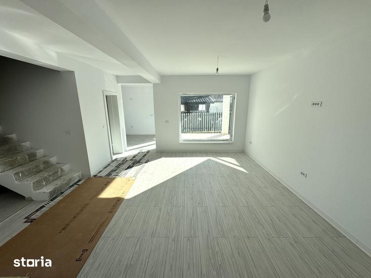 Casă cu 4 camere cu Teren 370 Mp în Valea Lupului