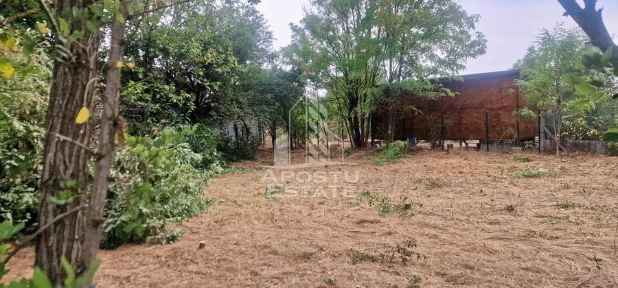 Teren Construcții intravilan de 556 mp, în Est