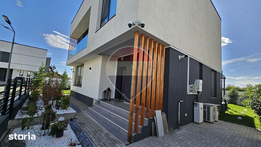 Casă cu 5 camere cu Teren 452 Mp în Corbeanca