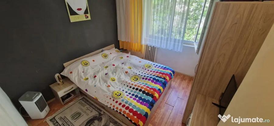 Apartament cu 2 camere semidecomandat în Craiovița Nouă