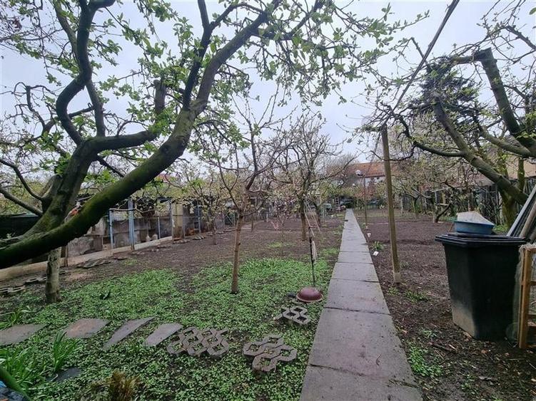Casă individuală cu 4 camere cu Teren 1344 Mp în Central