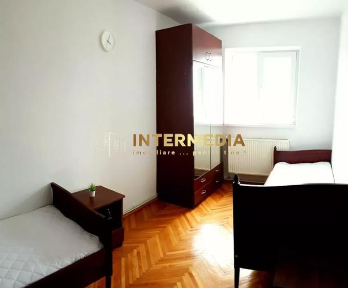 Inchiriez apartament CETATE - 3 camere plus living cu bucatarie - 6