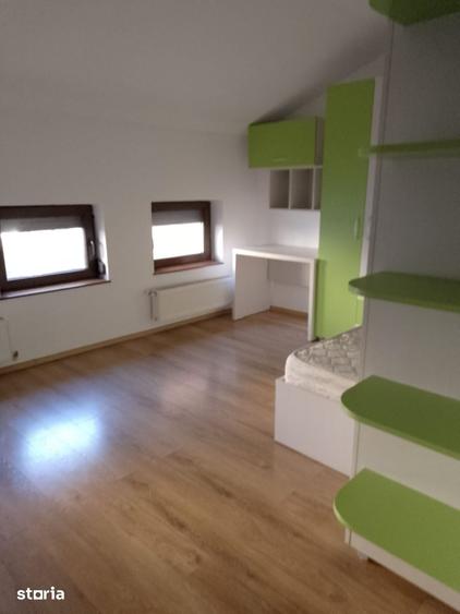 Casă cu 5 camere cu Teren 250 Mp în Central