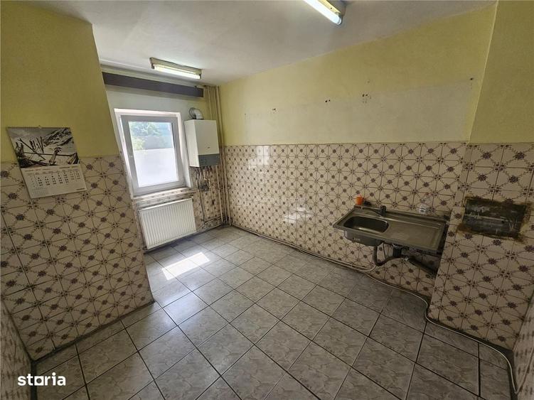 Apartament cu 4 camere decomandat în Central