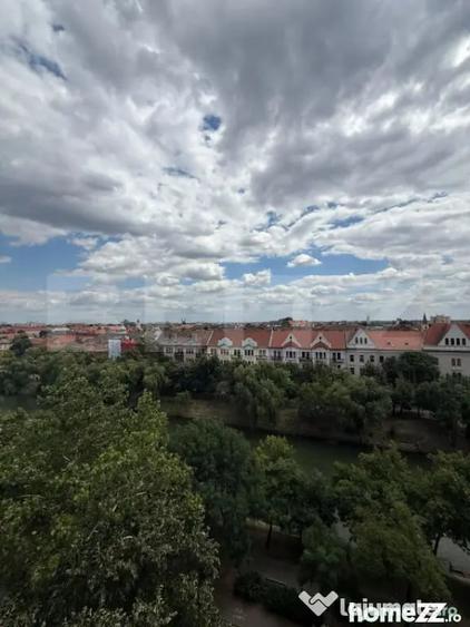Apartament cu 3 camere semidecomandat în Central