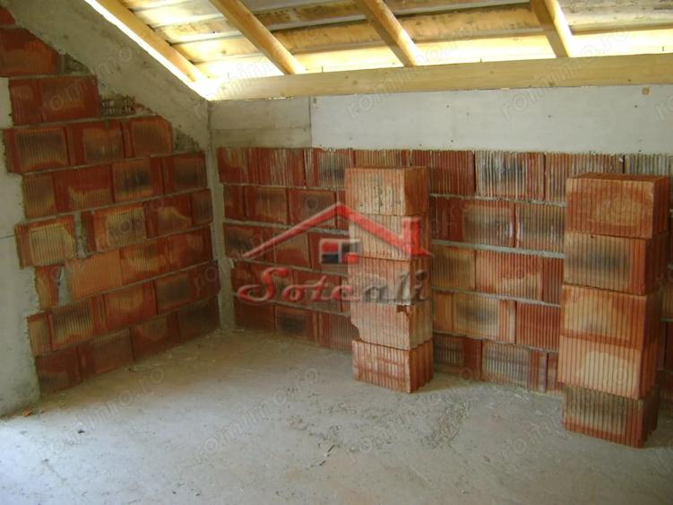 Casă cu Teren 650 Mp în Cornu