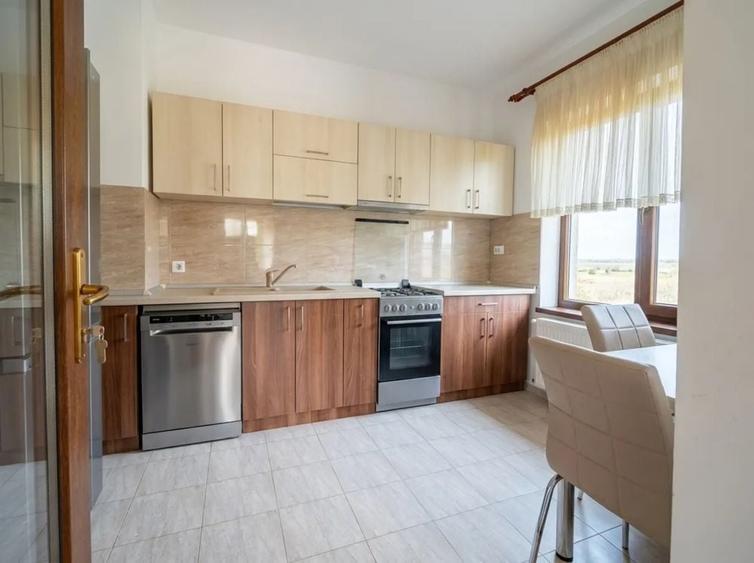 Casă cu 4 camere cu Teren 1000 Mp în Primăverii