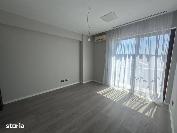 Apartament cu 4 camere în Băneasa