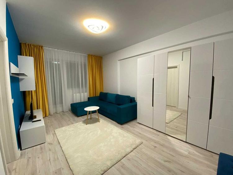Garsonieră decomandată în Roșu