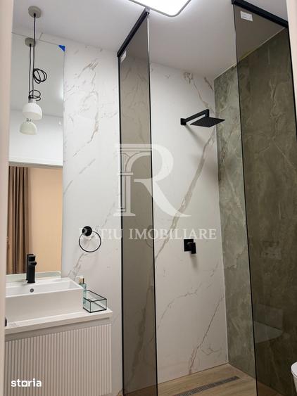 Casă cu 8 camere cu Teren 1100 Mp în Sânmartin