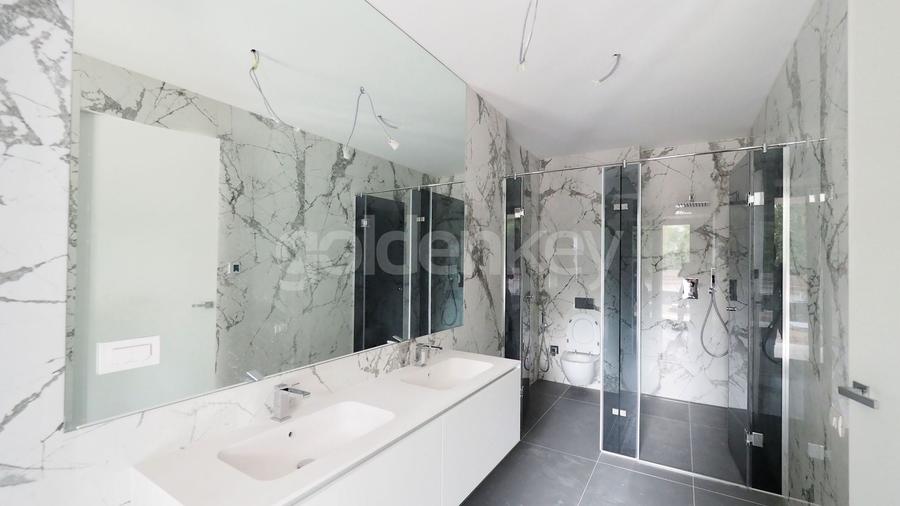 Apartament cu 3 camere semidecomandat în Aviatorilor
