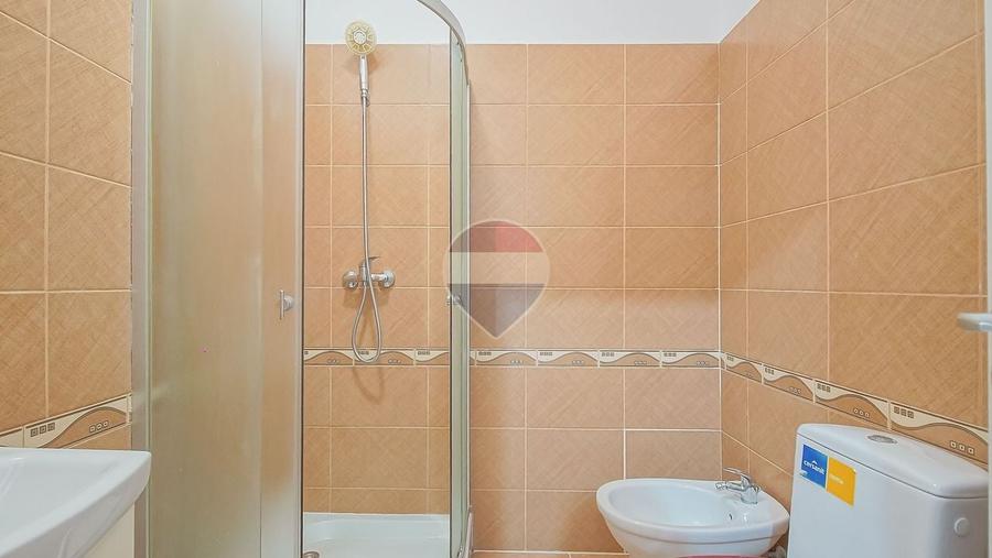 Apartament cu 4 camere decomandat, mobilat în Florilor