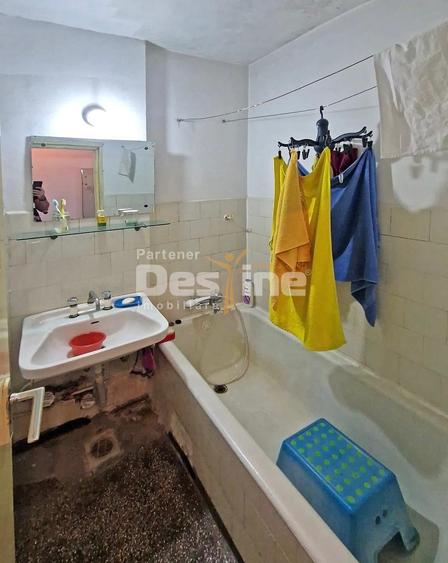APARTAMENT 3 CAMERE SEMIDECOMANDAT - 1