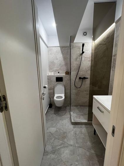 Apartament cu 3 camere în Văcăresti