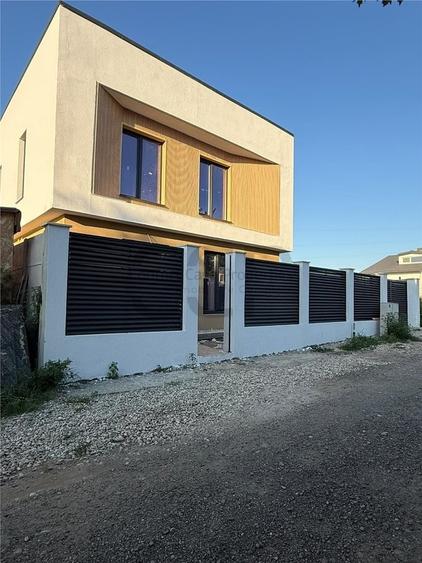 Casă cu 4 camere cu Teren 200 Mp în Pantelimon